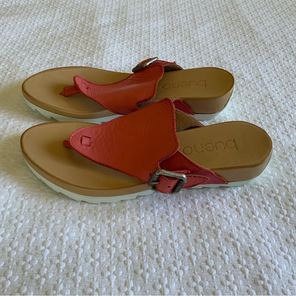 Bueno Salmon Pink Leather Thong Sandals with Buckle Accent
